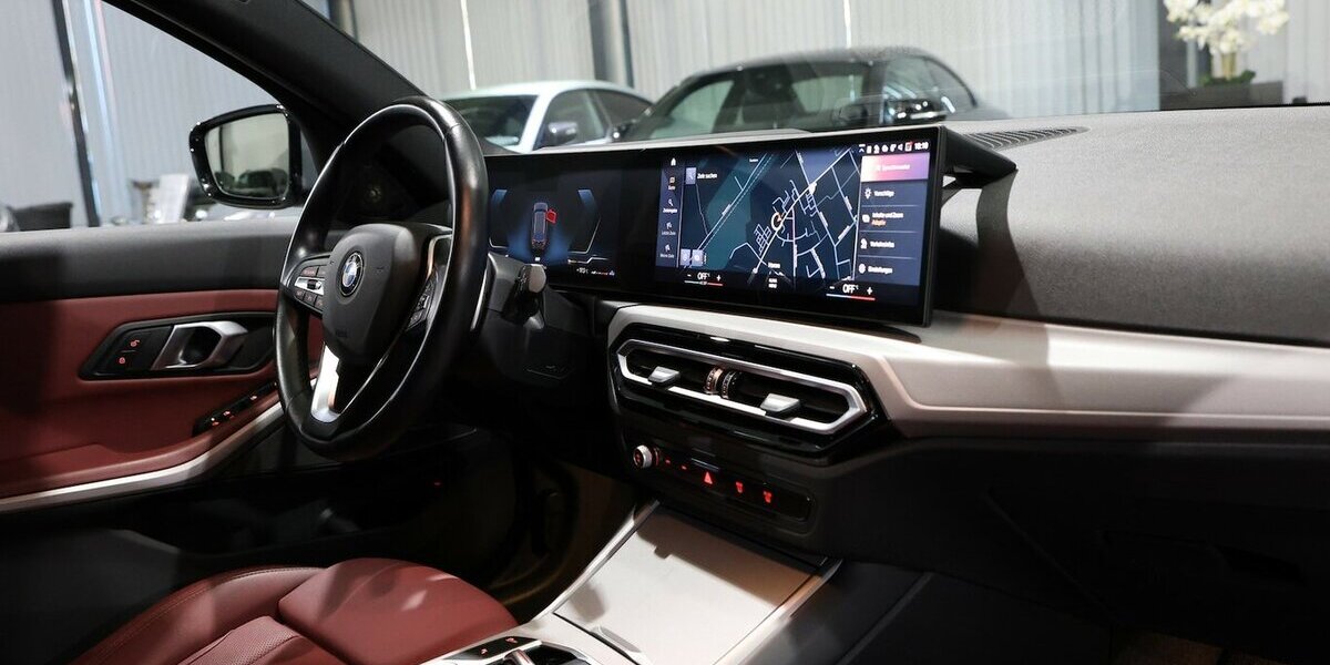 BMW 318d Touring SPORT GREY & RED LEDER,CURVED+HUD 73.000 km 27.555 &euro; Hamm 59077