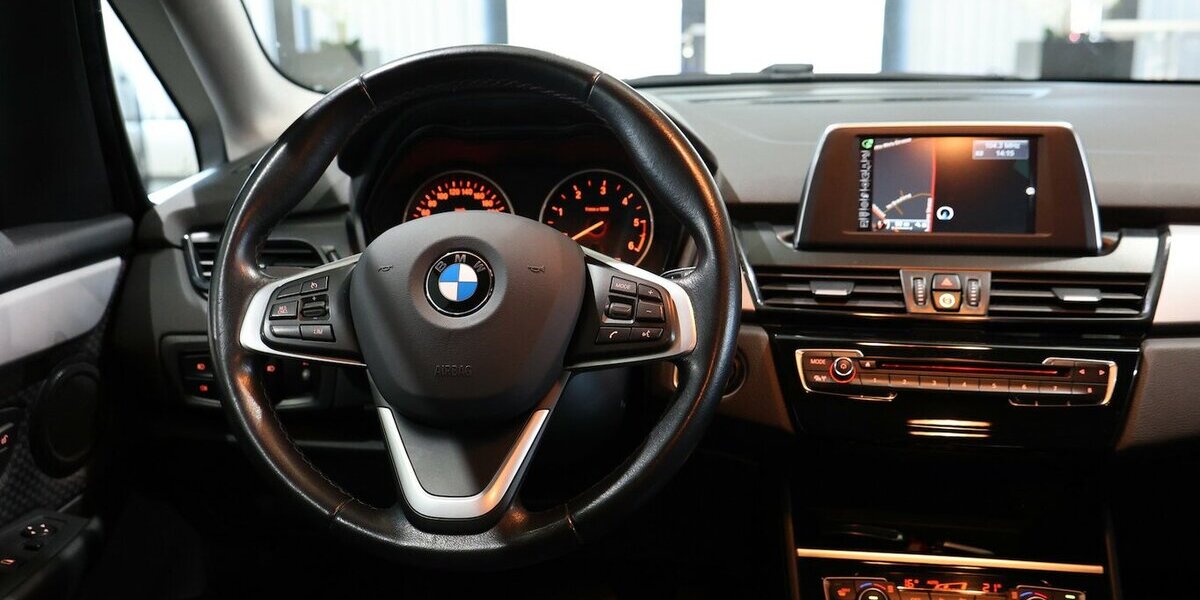 BMW 218 Active Tourer d Advantage LED / NAVI+ / AHK 119.000 km 12.992 &euro; Hamm 59077
