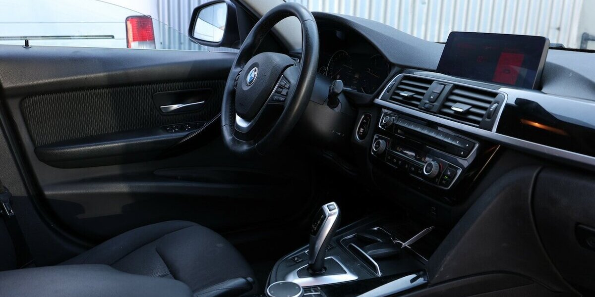 BMW 320d Touring Efficient Dynamics Advantage LED 336.000 km 6.202 &euro; Hamm 59077